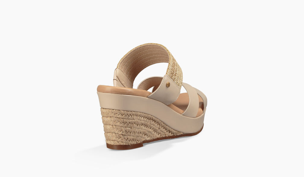 当季大流行 アドリアーナ 1015100｜ウェッジサンダル｜UGG®（アグ）公式 靴